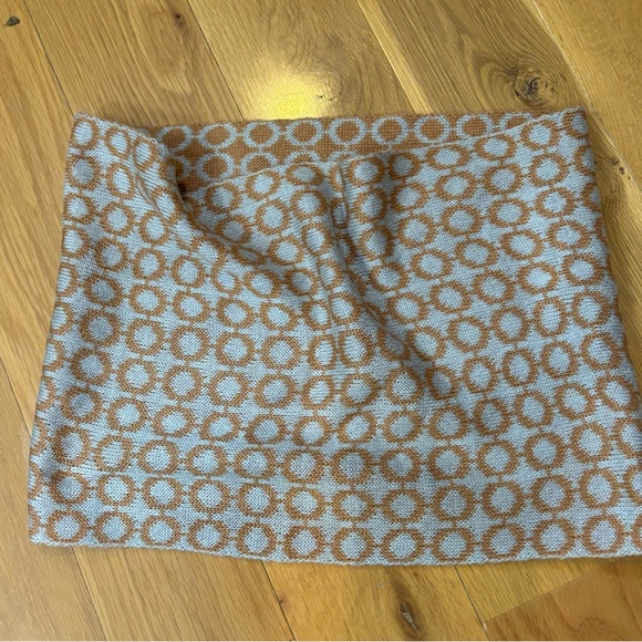 Women’s Reversible Knit Infinity Scarf in Terracotta/Light Gray. - Picture 5 of 10